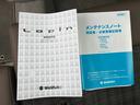Ｘ　衝突被害軽減ブレーキ　エネチャージ　ディスプレイオーディオ　バックカメラ　ＣＶＴ　オートエアコン　リモコンキー　キーレススタート　オートライト　オーディオスイッチ　シートヒーター　ＬＥＤ　アルミ（52枚目）