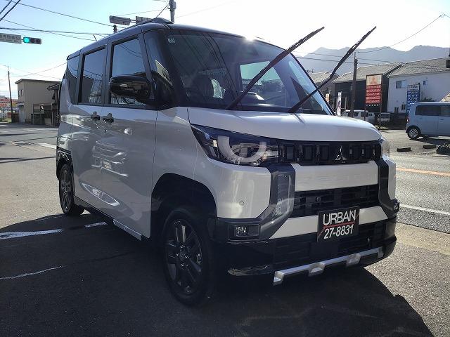 デリカミニ G プレミアム リミテッドエディション アルパイン製10インチナビ 全方位モニター イーアシスト ツートンカラー ハンドルヒーター 純正15AW 届出済未使用車(8枚目)