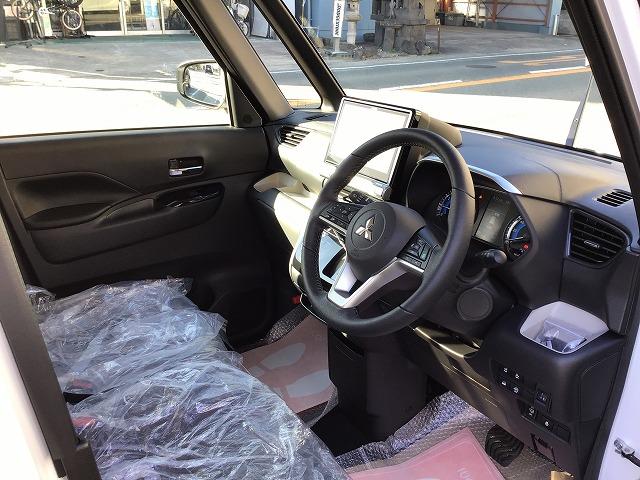 デリカミニ G プレミアム リミテッドエディション アルパイン製10インチナビ 全方位モニター イーアシスト ツートンカラー ハンドルヒーター 純正15AW 届出済未使用車(21枚目)