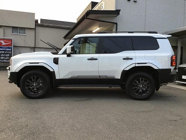 ランドクルーザー250 VX 12.3インチナビ 全方位モニター 前後ドラレコ サンルーフ デジタルインナーミラー 丸目LEDヘッドライト モデリスタPKG カラードオーバーフェンダー リヤスポイラー パワーバックドア 禁煙車(4枚目)