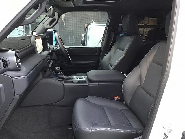 ランドクルーザー250 VX 12.3インチナビ 全方位モニター 前後ドラレコ サンルーフ デジタルインナーミラー 丸目LEDヘッドライト モデリスタPKG カラードオーバーフェンダー リヤスポイラー パワーバックドア 禁煙車(21枚目)