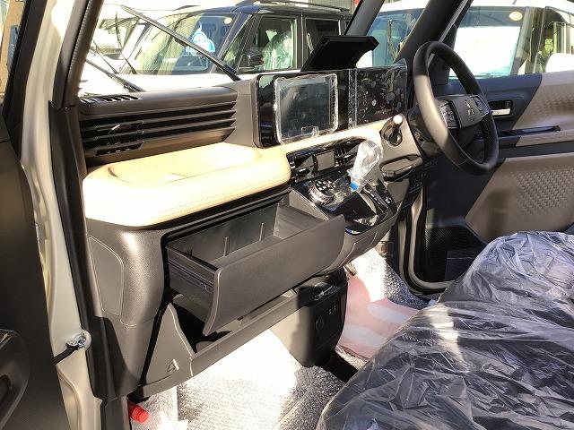 デリカミニ Ｇ　プレミアム　純正９インチディスプレイオーディオ　マイパイロット　イーアシスト　全方位モニター　シートヒーター　電動パーキングブレーキ　届出済未使用車（32枚目）