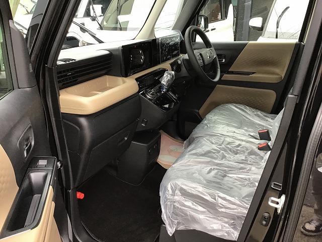 デリカミニ G プレミアム 純正9インチディスプレイオーディオ マイパイロット イーアシスト 全方位モニター ハンドルヒーター シートヒーター 届出済未使用車(18枚目)