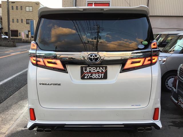 ヴェルファイア ２．５Ｚ　Ｇエディション　純正１０インチナビ　Ｂカメラ　ＥＴＣ　後席モニター　ＴＲＤ製フルエアロ　４本出しマフラー　ベンチレーションシート　パワーバックドア　トヨタセーフティセンス　禁煙車（3枚目）