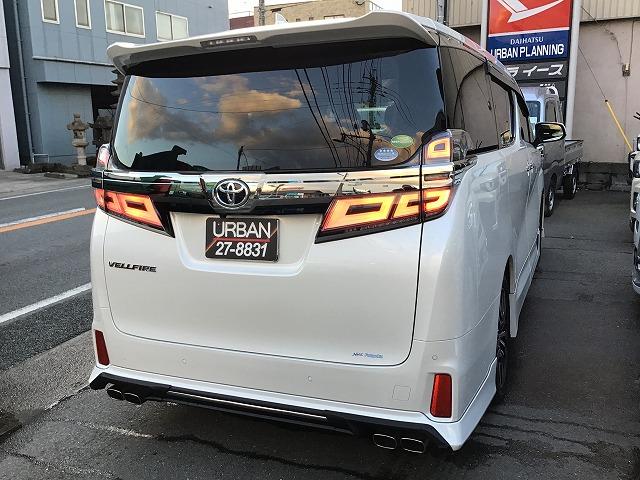 ヴェルファイア ２．５Ｚ　Ｇエディション　純正１０インチナビ　Ｂカメラ　ＥＴＣ　後席モニター　ＴＲＤ製フルエアロ　４本出しマフラー　ベンチレーションシート　パワーバックドア　トヨタセーフティセンス　禁煙車（10枚目）