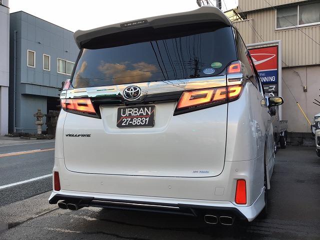 ヴェルファイア ２．５Ｚ　Ｇエディション　純正１０インチナビ　Ｂカメラ　ＥＴＣ　後席モニター　ＴＲＤ製フルエアロ　４本出しマフラー　ベンチレーションシート　パワーバックドア　トヨタセーフティセンス　禁煙車（11枚目）