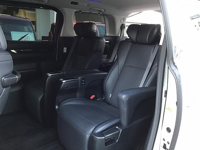 ヴェルファイア ２．５Ｚ　Ｇエディション　純正１０インチナビ　Ｂカメラ　ＥＴＣ　後席モニター　ＴＲＤ製フルエアロ　４本出しマフラー　ベンチレーションシート　パワーバックドア　トヨタセーフティセンス　禁煙車（20枚目）