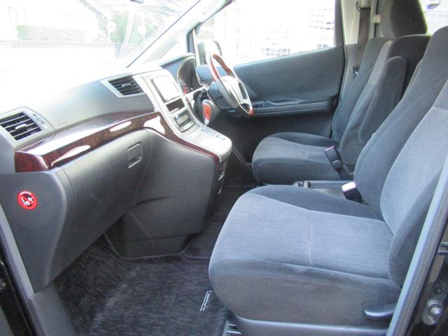 アルファード ２４０Ｓ　ＨＤＤナビ・フルセグＴＶ・Ｂカメラ・ＥＴＣ・ＨＩＤライト・スマートキー・プッシュスタート・後席モニター・両側パワースライドドア・障害物センサー・オットマン（13枚目）
