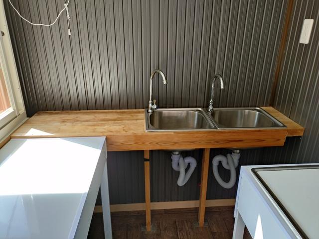 アトラストラック 1.5tキッチンカー 移動販売車 フードトラック ケータリング 中型 カスタム 8ナンバー オレンジ フローリング シンク(52枚目)