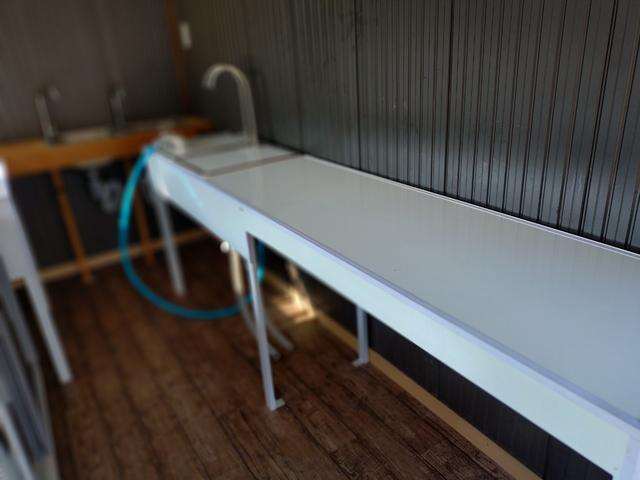 アトラストラック 1.5tキッチンカー 移動販売車 フードトラック ケータリング 中型 カスタム 8ナンバー オレンジ フローリング シンク(59枚目)