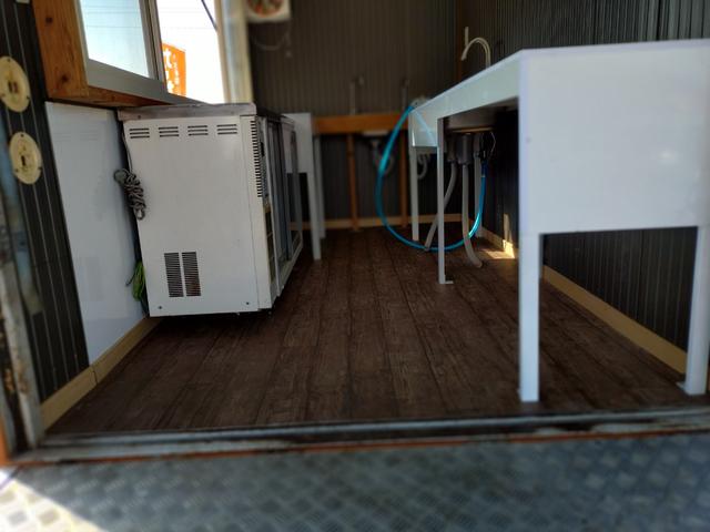 アトラストラック 1.5tキッチンカー 移動販売車 フードトラック ケータリング 中型 カスタム 8ナンバー オレンジ フローリング シンク(68枚目)