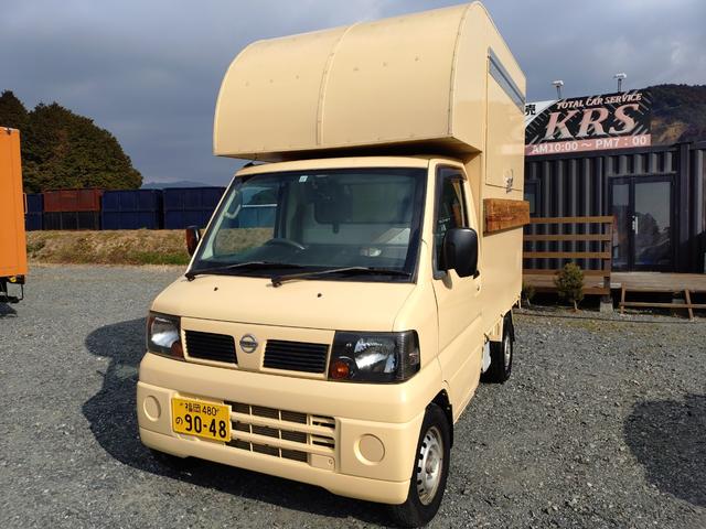 ＮＴ１００クリッパートラック 　軽タイプキッチンカー　８ナンバー　フードトラック　跳ね上げ式　走行１４．８万Ｋｍ　クリーム色　フローリング仕様　作業場エアコン付き　換気扇　ＥＴＣ（2枚目）