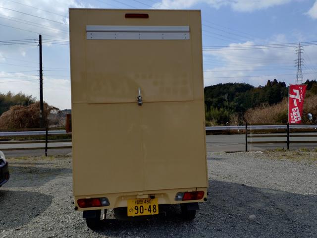 ＮＴ１００クリッパートラック 　軽タイプキッチンカー　８ナンバー　フードトラック　跳ね上げ式　走行１４．８万Ｋｍ　クリーム色　フローリング仕様　作業場エアコン付き　換気扇　ＥＴＣ（6枚目）