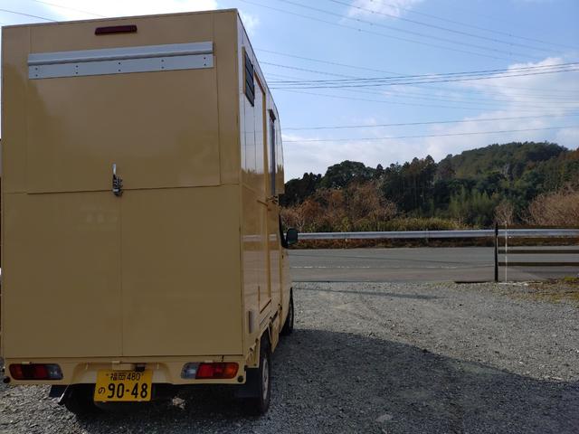 ＮＴ１００クリッパートラック 　軽タイプキッチンカー　８ナンバー　フードトラック　跳ね上げ式　走行１４．８万Ｋｍ　クリーム色　フローリング仕様　作業場エアコン付き　換気扇　ＥＴＣ（7枚目）