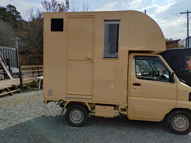 ＮＴ１００クリッパートラック 　軽タイプキッチンカー　８ナンバー　フードトラック　跳ね上げ式　走行１４．８万Ｋｍ　クリーム色　フローリング仕様　作業場エアコン付き　換気扇　ＥＴＣ（8枚目）