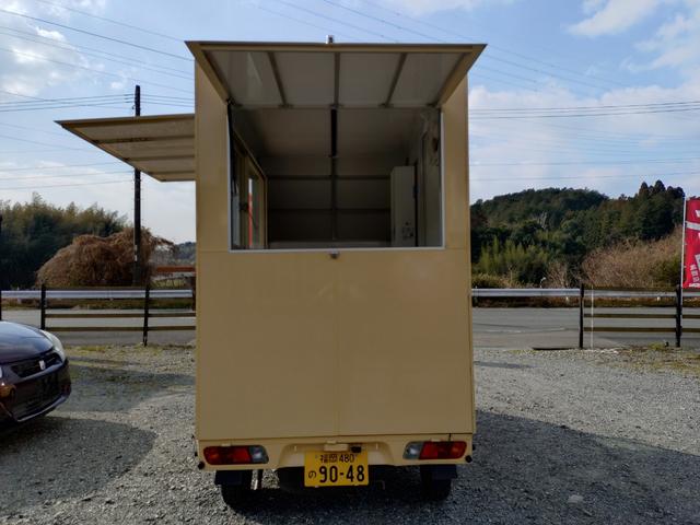 ＮＴ１００クリッパートラック 　軽タイプキッチンカー　８ナンバー　フードトラック　跳ね上げ式　走行１４．８万Ｋｍ　クリーム色　フローリング仕様　作業場エアコン付き　換気扇　ＥＴＣ（12枚目）