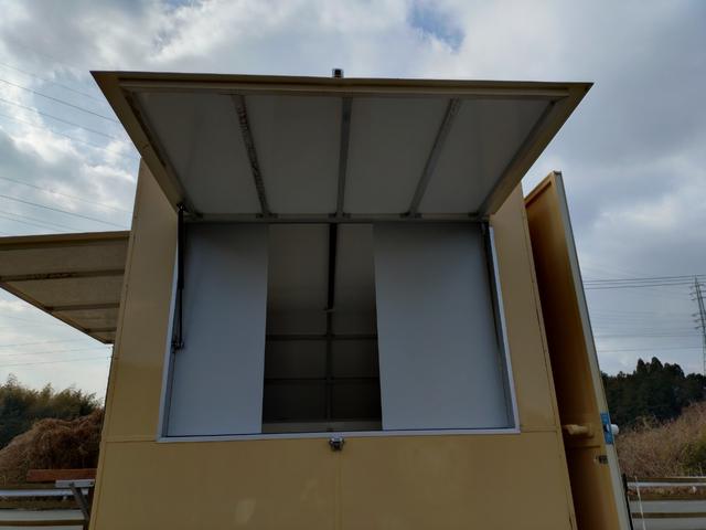 ＮＴ１００クリッパートラック 　軽タイプキッチンカー　８ナンバー　フードトラック　跳ね上げ式　走行１４．８万Ｋｍ　クリーム色　フローリング仕様　作業場エアコン付き　換気扇　ＥＴＣ（17枚目）