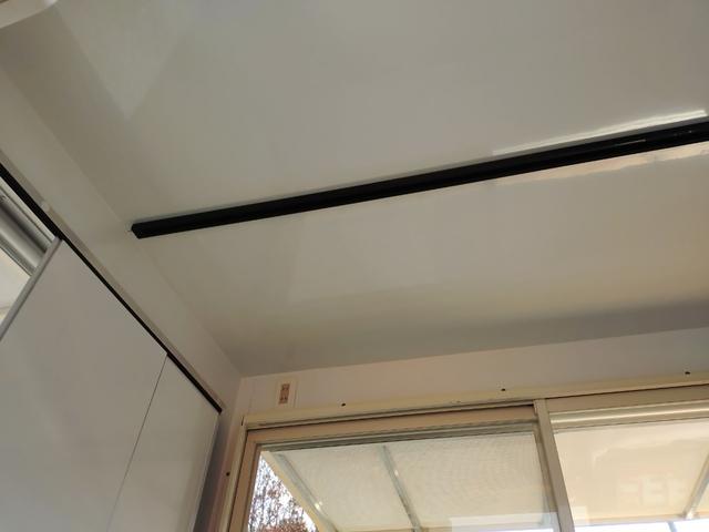 ＮＴ１００クリッパートラック 　軽タイプキッチンカー　８ナンバー　フードトラック　跳ね上げ式　走行１４．８万Ｋｍ　クリーム色　フローリング仕様　作業場エアコン付き　換気扇　ＥＴＣ（20枚目）