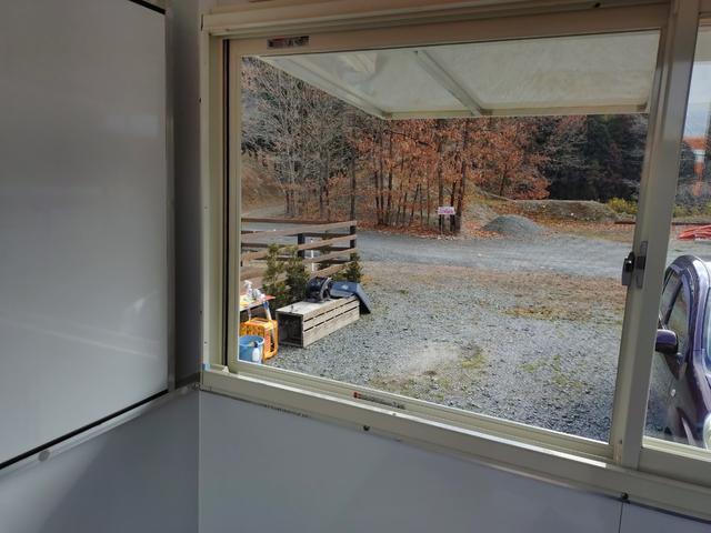 ＮＴ１００クリッパートラック 　軽タイプキッチンカー　８ナンバー　フードトラック　跳ね上げ式　走行１４．８万Ｋｍ　クリーム色　フローリング仕様　作業場エアコン付き　換気扇　ＥＴＣ（28枚目）