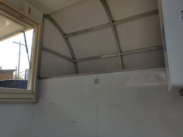 ＮＴ１００クリッパートラック 　軽タイプキッチンカー　８ナンバー　フードトラック　跳ね上げ式　走行１４．８万Ｋｍ　クリーム色　フローリング仕様　作業場エアコン付き　換気扇　ＥＴＣ（29枚目）