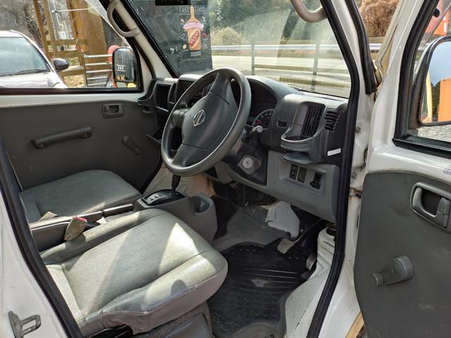 ＮＴ１００クリッパートラック 　軽タイプキッチンカー　８ナンバー　フードトラック　跳ね上げ式　走行１４．８万Ｋｍ　クリーム色　フローリング仕様　作業場エアコン付き　換気扇　ＥＴＣ（31枚目）