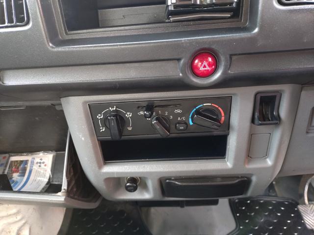 ＮＴ１００クリッパートラック 　軽タイプキッチンカー　８ナンバー　フードトラック　跳ね上げ式　走行１４．８万Ｋｍ　クリーム色　フローリング仕様　作業場エアコン付き　換気扇　ＥＴＣ（36枚目）