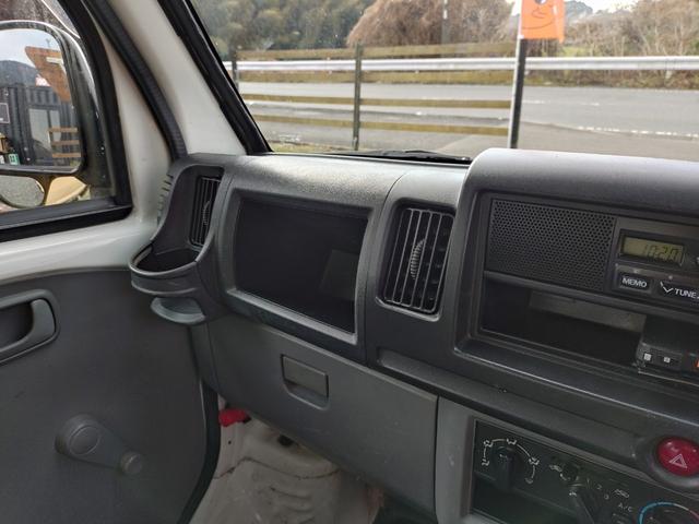 ＮＴ１００クリッパートラック 　軽タイプキッチンカー　８ナンバー　フードトラック　跳ね上げ式　走行１４．８万Ｋｍ　クリーム色　フローリング仕様　作業場エアコン付き　換気扇　ＥＴＣ（38枚目）