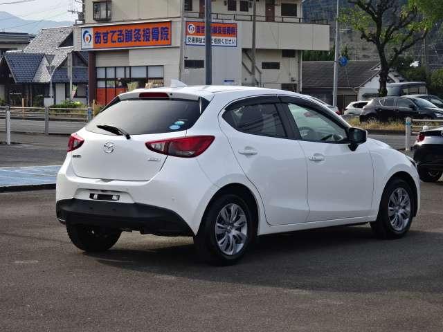 デミオ １．３　１３Ｓ　ナビ・ＴＶ・バックカメラ・ＥＴＣ・シートヒー　アイスト　キーレススタート　ＶＳＡ　盗難防止システム　マニュアルエアコン　ＬＥＤライト　フルセグテレビ　ＡＢＳ　運転席エアバッグ　パワーウィンド　ＷＳＲＳ（2枚目）