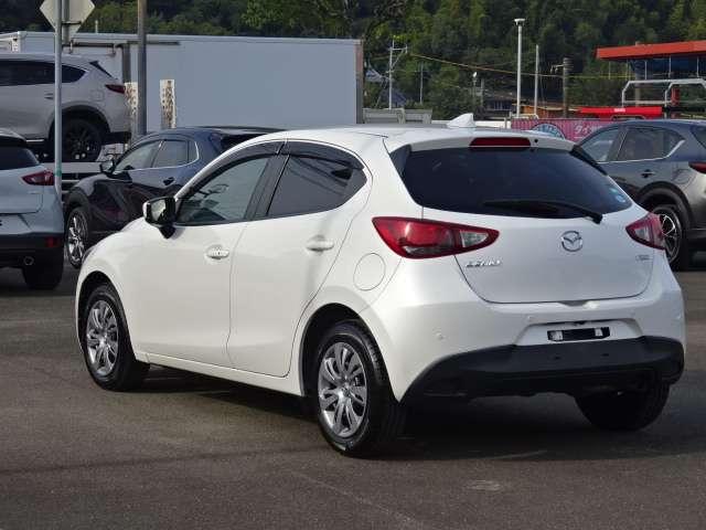 デミオ １．３　１３Ｓ　ナビ・ＴＶ・バックカメラ・ＥＴＣ・シートヒー　アイスト　キーレススタート　ＶＳＡ　盗難防止システム　マニュアルエアコン　ＬＥＤライト　フルセグテレビ　ＡＢＳ　運転席エアバッグ　パワーウィンド　ＷＳＲＳ（8枚目）