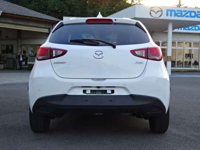 デミオ １．５　１５Ｓ　ナビ・ＥＴＣ・バックモニター　ブレーキサポート　横滑り防止装置　フルオートエアコン　サイドエアバッグ　キーレス　Ａストップ　エアバッグ　盗難防止装置　パワステ　パワーウインドウ　ＥＴＣ　ＡＢＳ（9枚目）