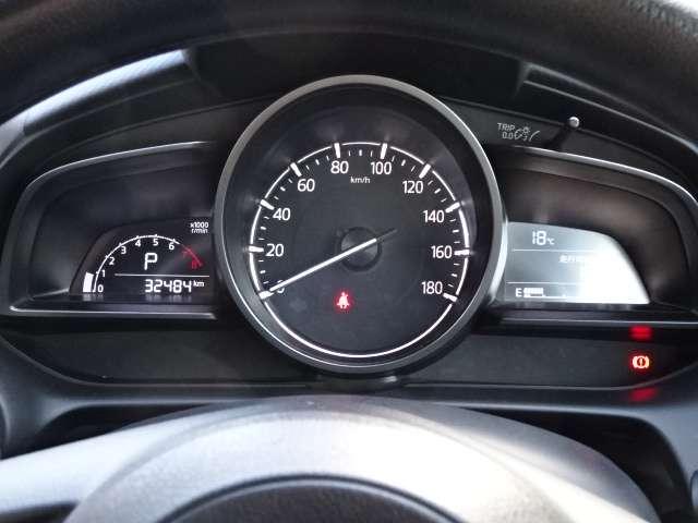 デミオ １．５　１５Ｓ　ナビ・ＥＴＣ・バックモニター　ブレーキサポート　横滑り防止装置　フルオートエアコン　サイドエアバッグ　キーレス　Ａストップ　エアバッグ　盗難防止装置　パワステ　パワーウインドウ　ＥＴＣ　ＡＢＳ（12枚目）