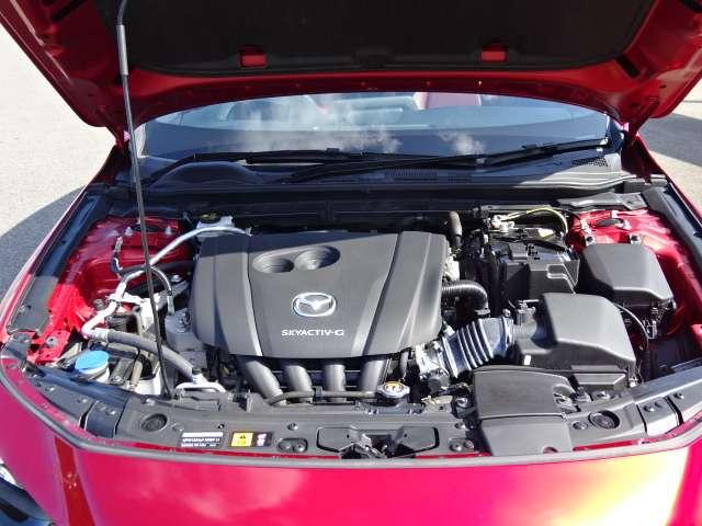 ＭＡＺＤＡ３ファストバック ２．０　２０Ｓ　バーガンディ　セレクション　衝突軽減ブレーキ　クルーズコントロール　ｉ－ｓｔｏｐ　ＥＴＣ車載器　ＬＥＤ　前席シートヒーター　地デジ　ＤＶＤ再生　横滑り防止　スマートキー　バックモニター　ＡＷ　エアバッグ　ＴＶ　キーレス　クリソナ（5枚目）