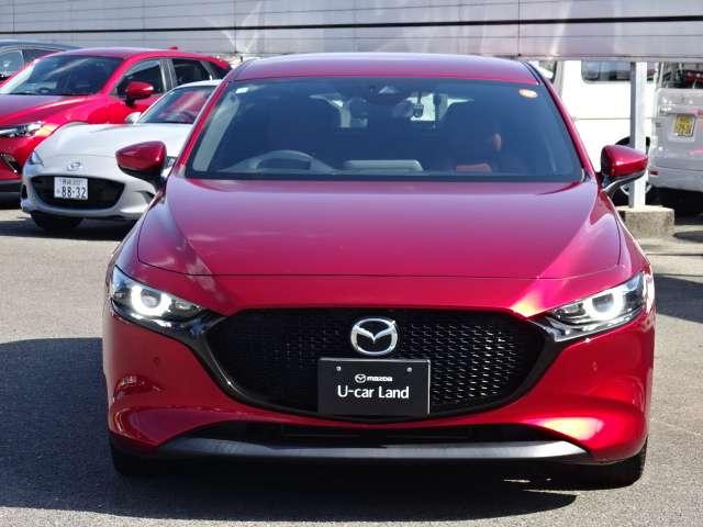 ＭＡＺＤＡ３ファストバック ２．０　２０Ｓ　バーガンディ　セレクション　衝突軽減ブレーキ　クルーズコントロール　ｉ－ｓｔｏｐ　ＥＴＣ車載器　ＬＥＤ　前席シートヒーター　地デジ　ＤＶＤ再生　横滑り防止　スマートキー　バックモニター　ＡＷ　エアバッグ　ＴＶ　キーレス　クリソナ（7枚目）