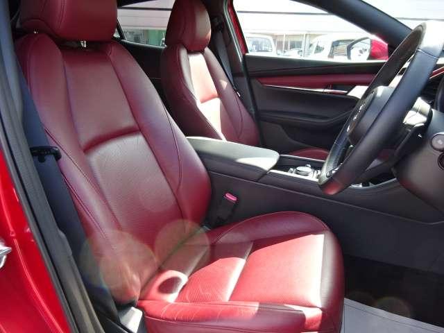 ＭＡＺＤＡ３ファストバック ２．０　２０Ｓ　バーガンディ　セレクション　衝突軽減ブレーキ　クルーズコントロール　ｉ－ｓｔｏｐ　ＥＴＣ車載器　ＬＥＤ　前席シートヒーター　地デジ　ＤＶＤ再生　横滑り防止　スマートキー　バックモニター　ＡＷ　エアバッグ　ＴＶ　キーレス　クリソナ（11枚目）