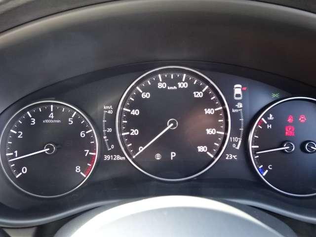 ＭＡＺＤＡ３ファストバック ２．０　２０Ｓ　バーガンディ　セレクション　衝突軽減ブレーキ　クルーズコントロール　ｉ－ｓｔｏｐ　ＥＴＣ車載器　ＬＥＤ　前席シートヒーター　地デジ　ＤＶＤ再生　横滑り防止　スマートキー　バックモニター　ＡＷ　エアバッグ　ＴＶ　キーレス　クリソナ（13枚目）