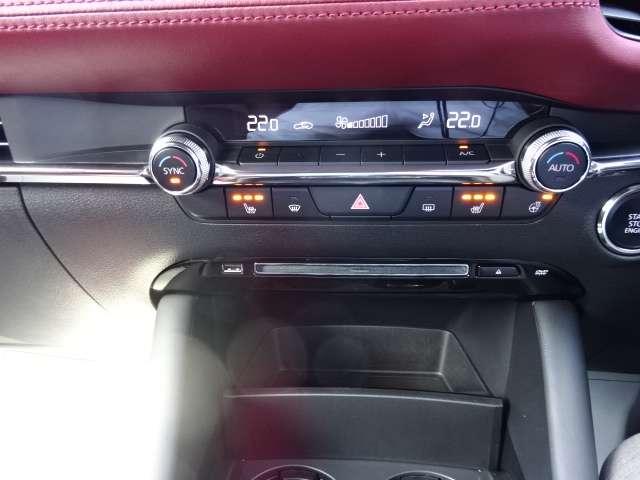 ＭＡＺＤＡ３ファストバック ２．０　２０Ｓ　バーガンディ　セレクション　衝突軽減ブレーキ　クルーズコントロール　ｉ－ｓｔｏｐ　ＥＴＣ車載器　ＬＥＤ　前席シートヒーター　地デジ　ＤＶＤ再生　横滑り防止　スマートキー　バックモニター　ＡＷ　エアバッグ　ＴＶ　キーレス　クリソナ（18枚目）