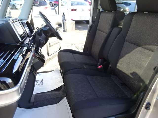 フロントシート助手席側です