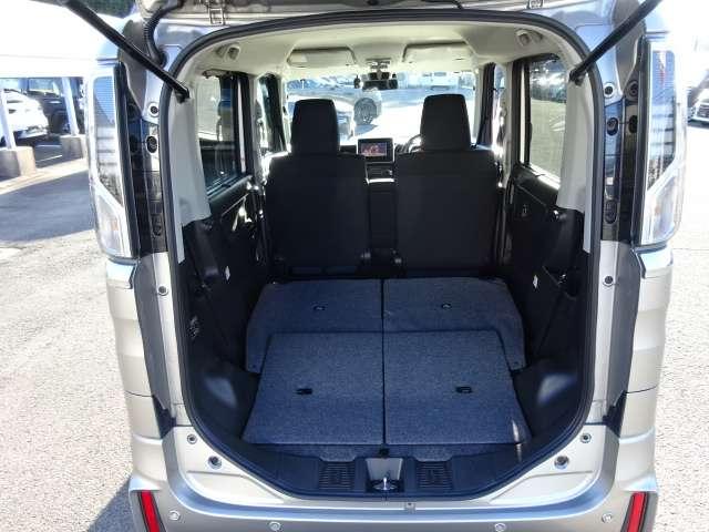シートを倒せばご覧のとおり☆大きな荷物もすっぽり入ります！