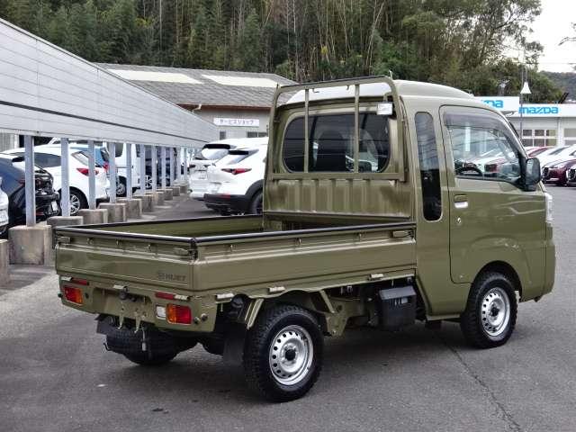 ハイゼットトラック ６６０　ジャンボ　３方開　４ＷＤ　５ＭＴ・ディスプレイオーディオ・バックカメ　パワーステ　助手席エアバック　前席パワーウィンドウ　バックカメラ　ＡＣ　運転席エアバック　ＬＥＤライト　キーレスキー　切替４ＷＤ　ＡＢＳ（4枚目）
