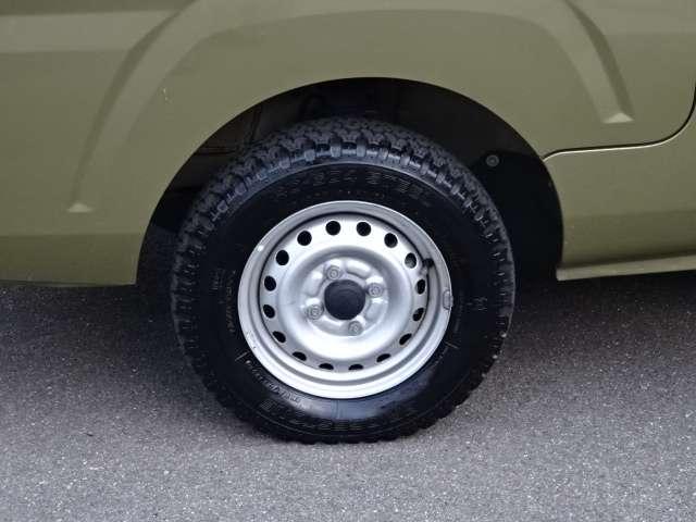 ハイゼットトラック ６６０　ジャンボ　３方開　４ＷＤ　５ＭＴ・ディスプレイオーディオ・バックカメ　パワーステ　助手席エアバック　前席パワーウィンドウ　バックカメラ　ＡＣ　運転席エアバック　ＬＥＤライト　キーレスキー　切替４ＷＤ　ＡＢＳ（6枚目）