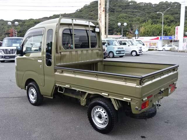 ハイゼットトラック ６６０　ジャンボ　３方開　４ＷＤ　５ＭＴ・ディスプレイオーディオ・バックカメ　パワーステ　助手席エアバック　前席パワーウィンドウ　バックカメラ　ＡＣ　運転席エアバック　ＬＥＤライト　キーレスキー　切替４ＷＤ　ＡＢＳ（8枚目）