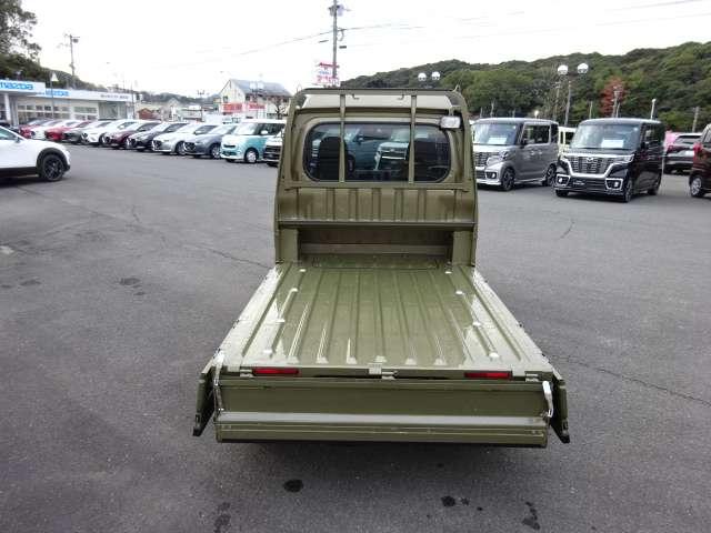 ハイゼットトラック ６６０　ジャンボ　３方開　４ＷＤ　５ＭＴ・ディスプレイオーディオ・バックカメ　パワーステ　助手席エアバック　前席パワーウィンドウ　バックカメラ　ＡＣ　運転席エアバック　ＬＥＤライト　キーレスキー　切替４ＷＤ　ＡＢＳ（11枚目）