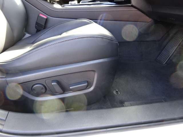 �^�]�Ȃ͂܂������Ȏp���ŃV�[�g�ɍ���A�������R�ɐL�΂��đ���ł���ʒu�e�y�_����z����Ƃ������z�I�ȃ��C�A�E�g���������Ă��܂��I���Ј�x�l�`�y�c�`�̃h���C�r���O�|�W�V���������̊����������B