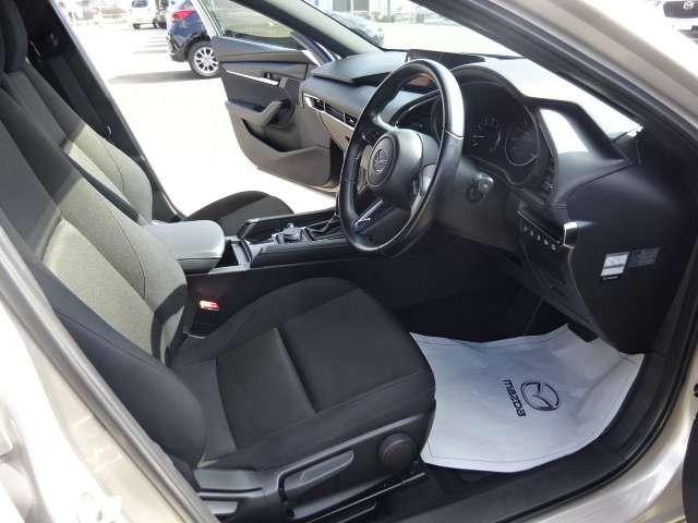 �^�]�Ȃ͂܂������Ȏp���ŃV�[�g�ɍ���A�������R�ɐL�΂��đ���ł���ʒu�e�y�_����z����Ƃ������z�I�ȃ��C�A�E�g���������Ă��܂��I���Ј�x�l�`�y�c�`�̃h���C�r���O�|�W�V���������̊����������B