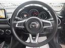 シンプルなハンドルで運転に集中できます。