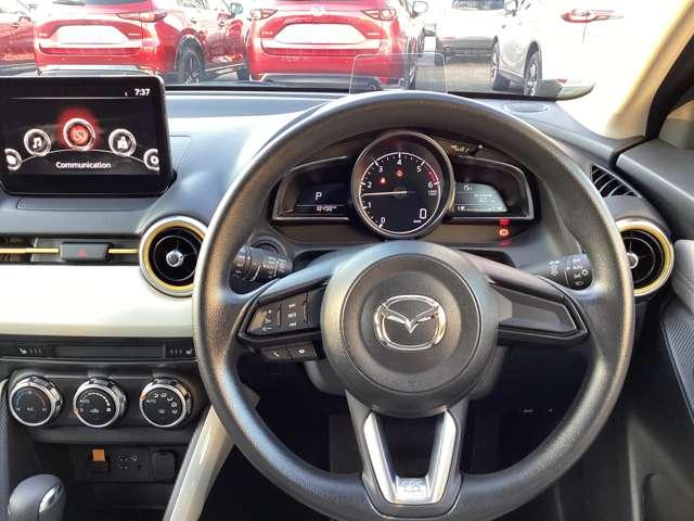 �X�e�A�����O���ɂ́A�I�[�f�B�I��a�����������������t�H���A���������R�}���h�Ȃǂ̃{�^�����L��܂��B