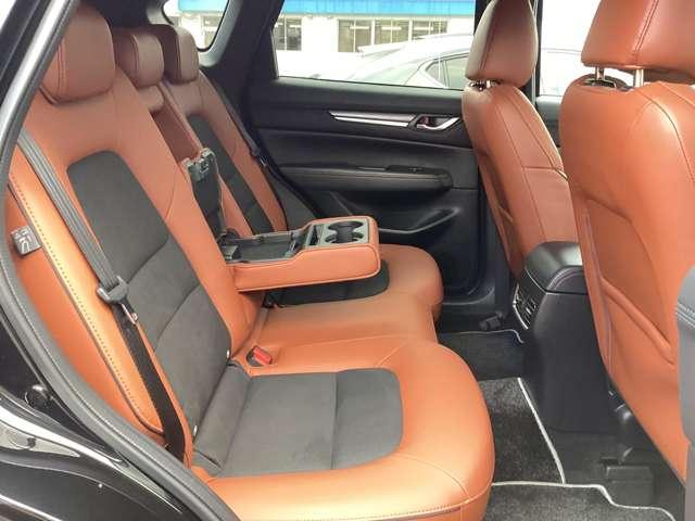 ��Ȓ����ɂ́A�܂��ݎ��̃A�[�����X�g�ƃh�����N�z���_�[������Ă���܂��B���l���y���߂ďΊ�ɂȂ�A���ꂪ�}�c�_�̎Ԃł��B