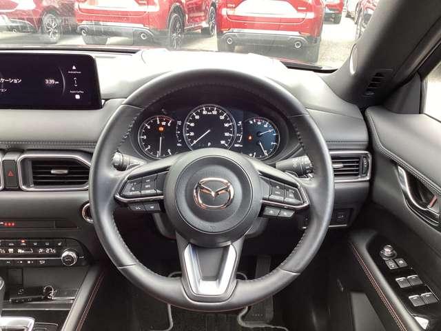 �X�e�A�����O�I�[�f�B�I�X�B�b�`��N���[�Y�R���g���[���̑���́A�n���h��������������ɉ\�ł��B���S���֗��ȑ����ł��B