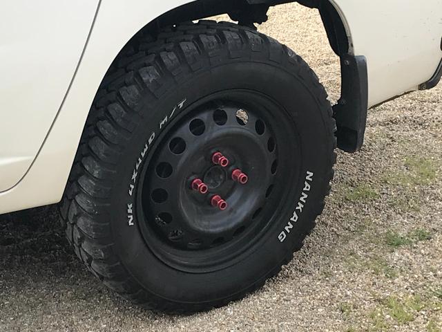 U 4WD 5速マニュアル車 2インチリフトアップ公認 15インチブロックタイヤ サブウーファー シート変更 メモリーナビ フルセグTV DVD再生(10枚目)