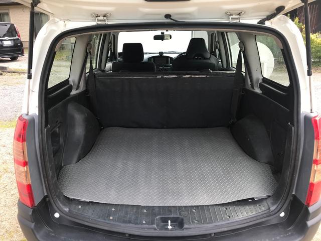 U 4WD 5速マニュアル車 2インチリフトアップ公認 15インチブロックタイヤ サブウーファー シート変更 メモリーナビ フルセグTV DVD再生(19枚目)